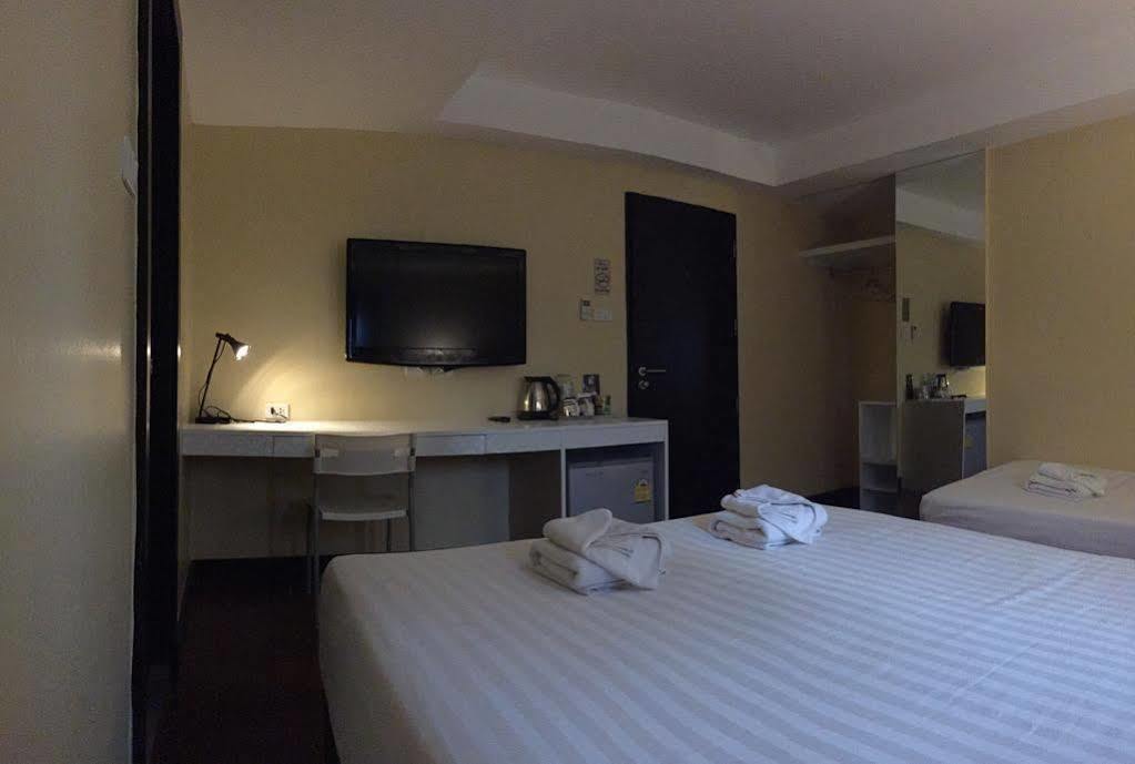 Snooze Hotel Thonglor Бангкок Екстер'єр фото