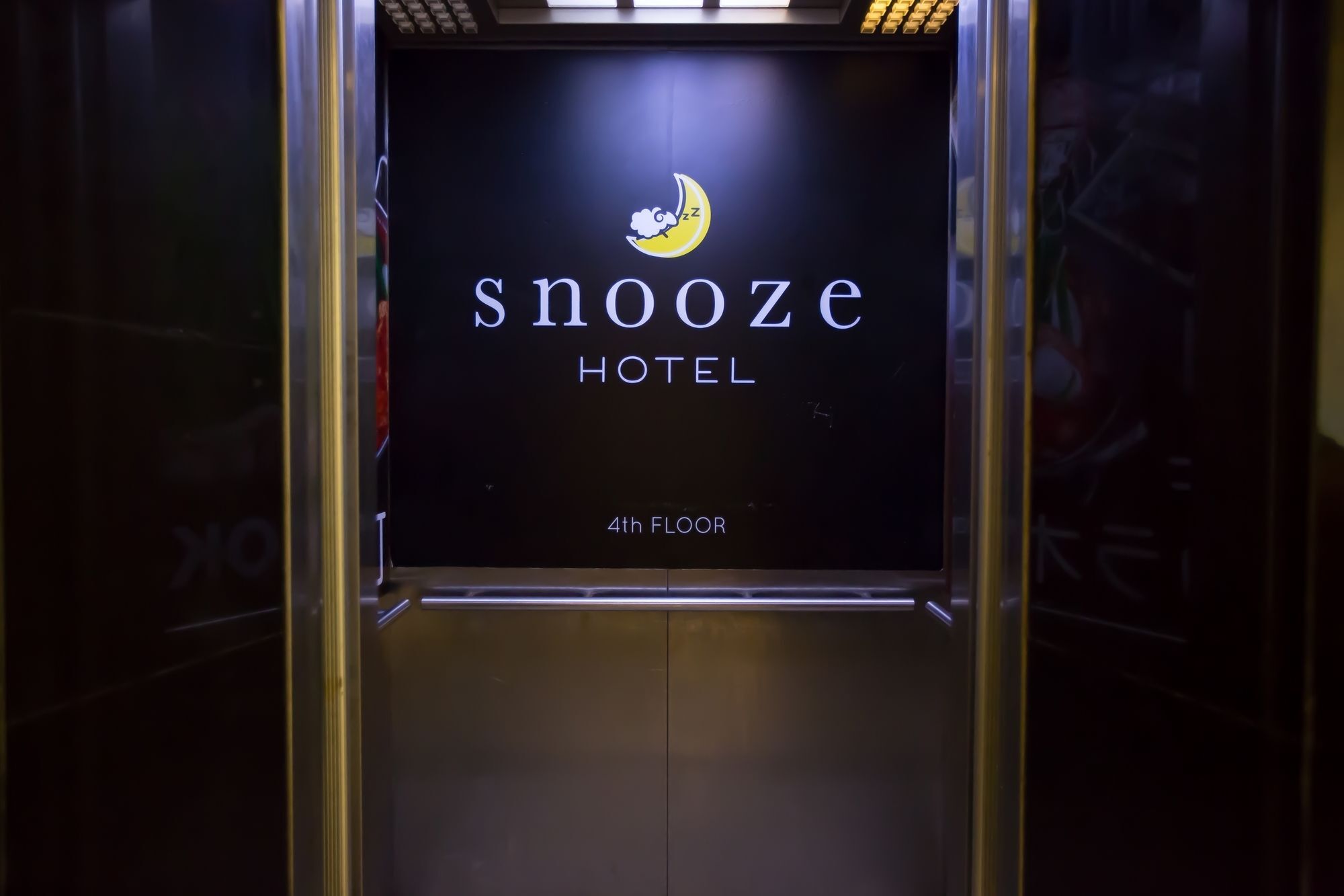 Snooze Hotel Thonglor Бангкок Екстер'єр фото