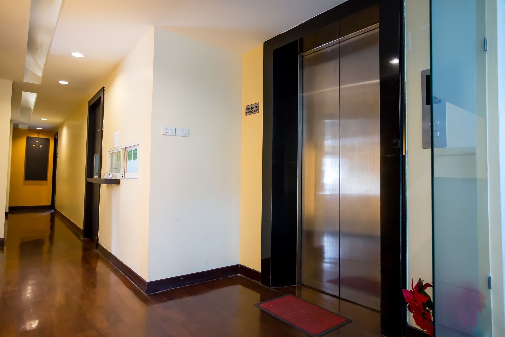 Snooze Hotel Thonglor Бангкок Екстер'єр фото